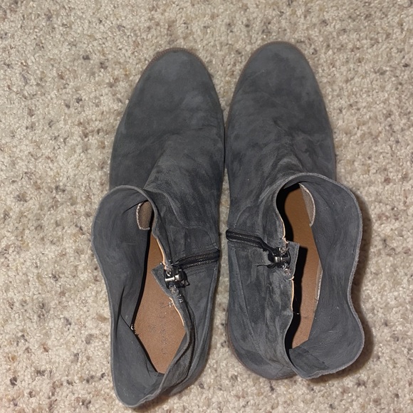 Caslon Gret Suede Chelsea Boots - Fall Staple - Picture 3 of 6